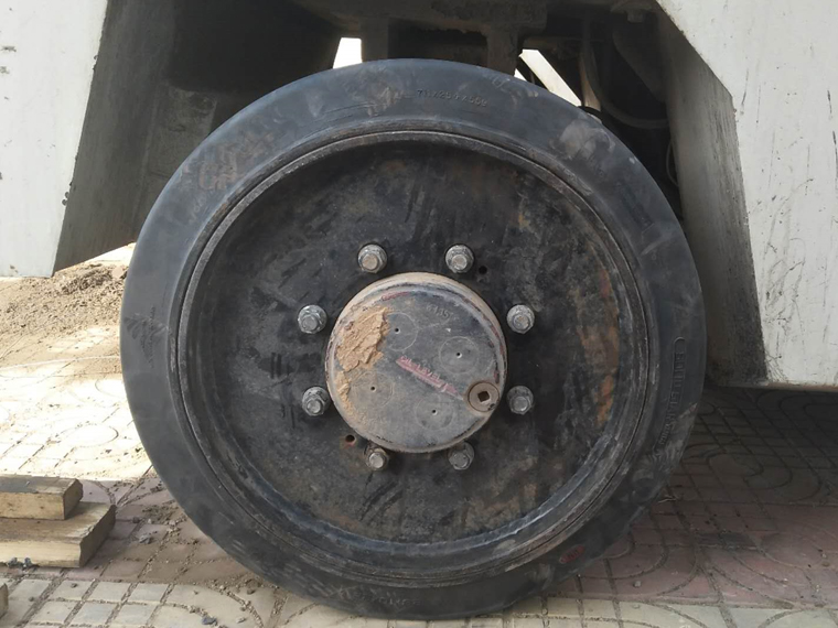 銑刨機實心輪胎